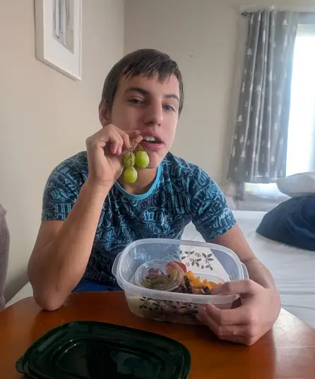 diegoeatinggrapesscreenshot